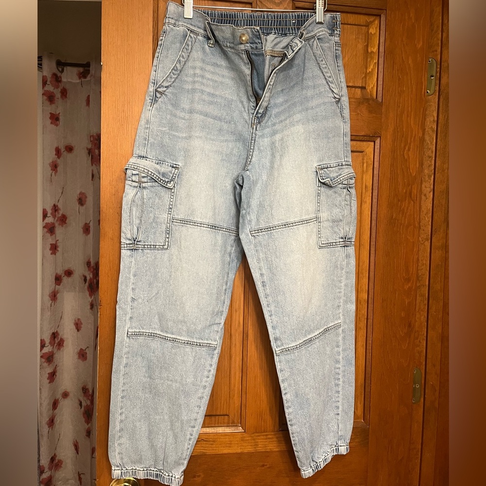 American Eagle High Waisted Light Blue Cargo Jeans Size 10